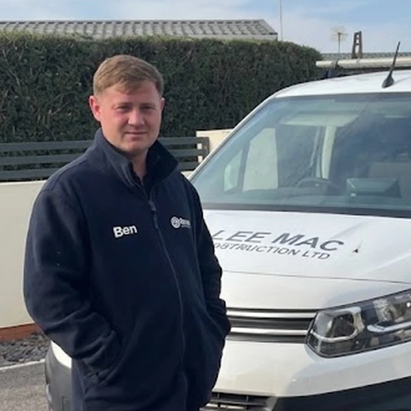 A member of the Leemac Construction team with one of our vans